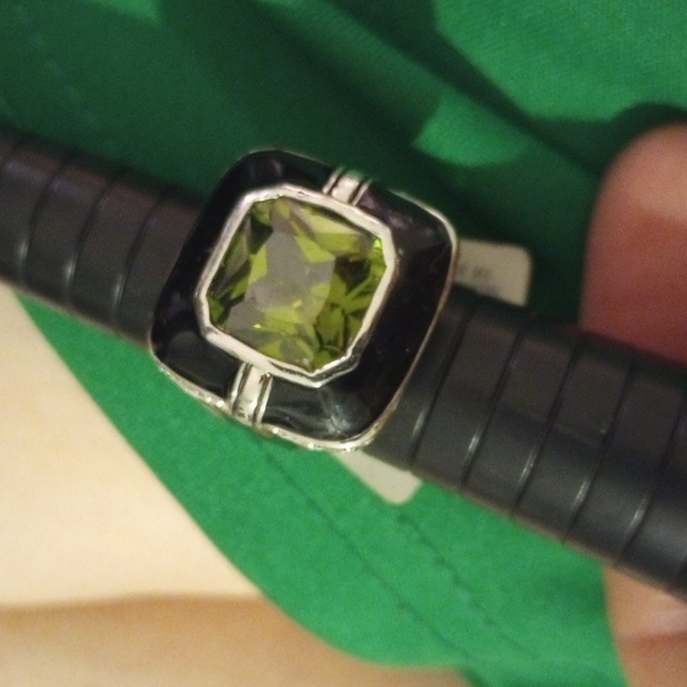 Lia Sophia NWT Elegant Silver and Green Gemstone Ring Size 6 - Picture 3 of 4